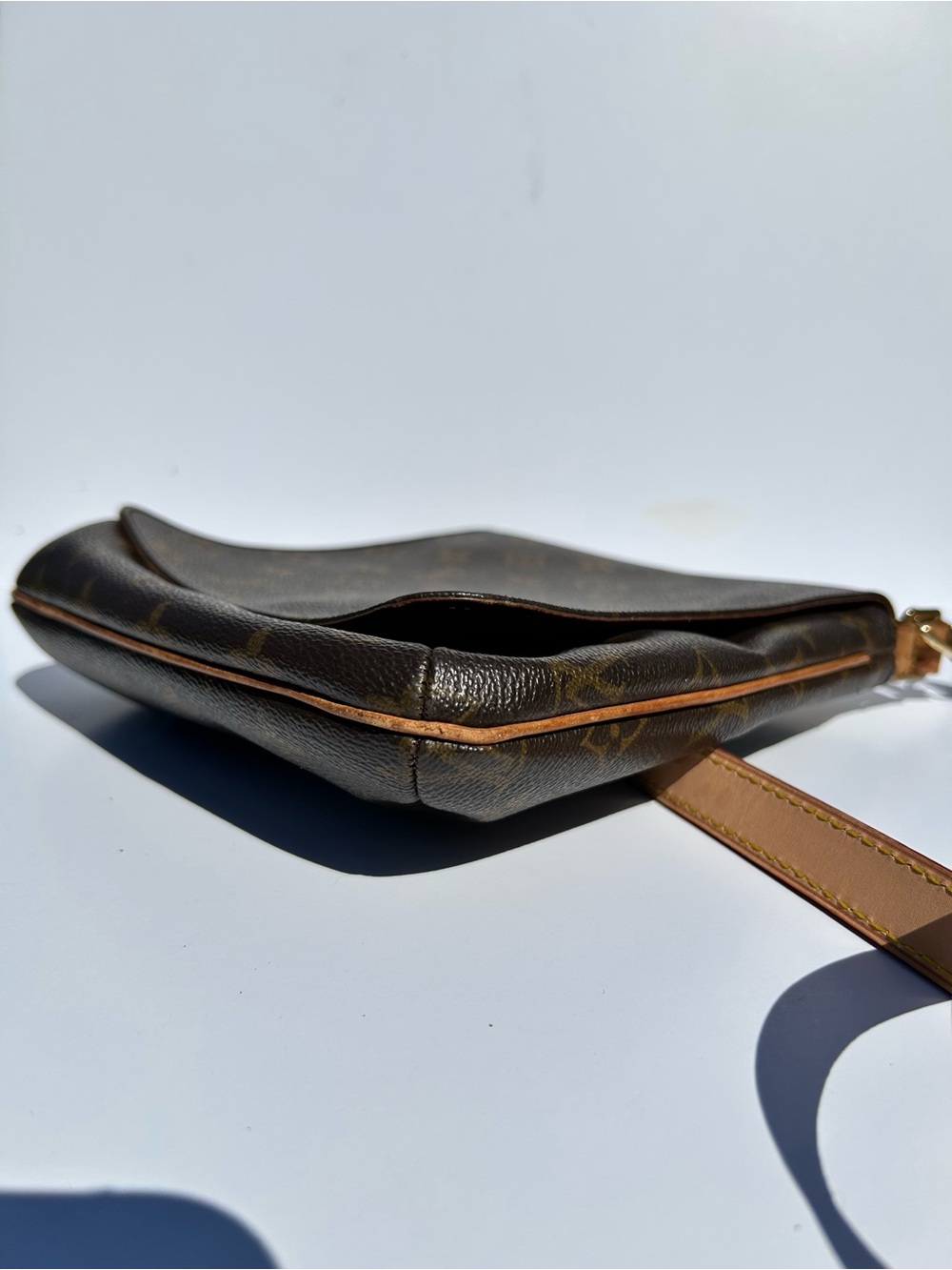 Louis Vuitton Musette Salsa Shoulder Bag - Picture 4 of 10